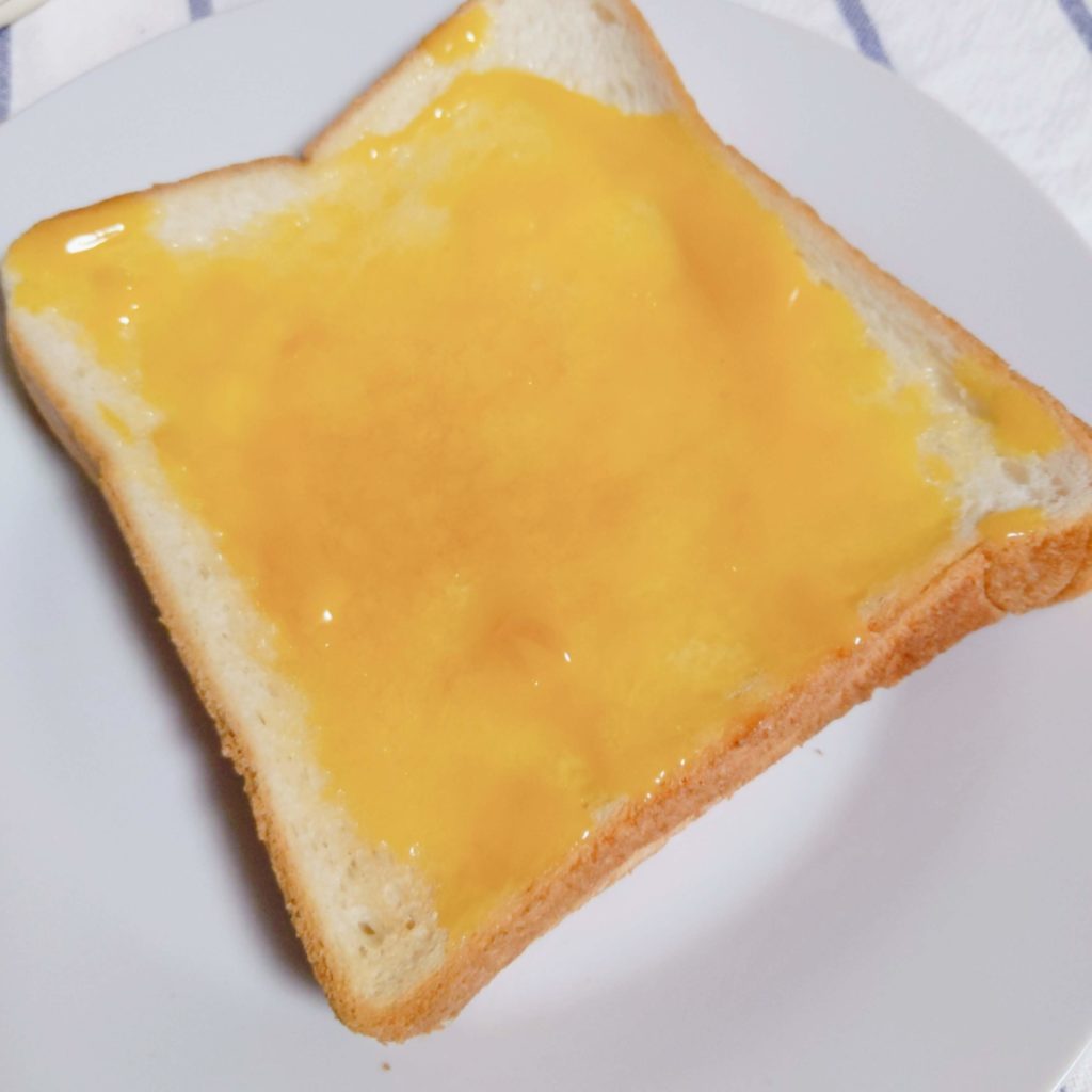 瀬戸内レモンのプレミアムレモンバターを塗った食パン